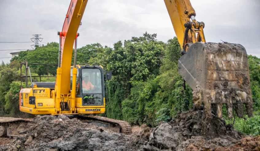 Desassoreamento do Rio Jundiaí reforça prevenção contra enchentes em Mogi