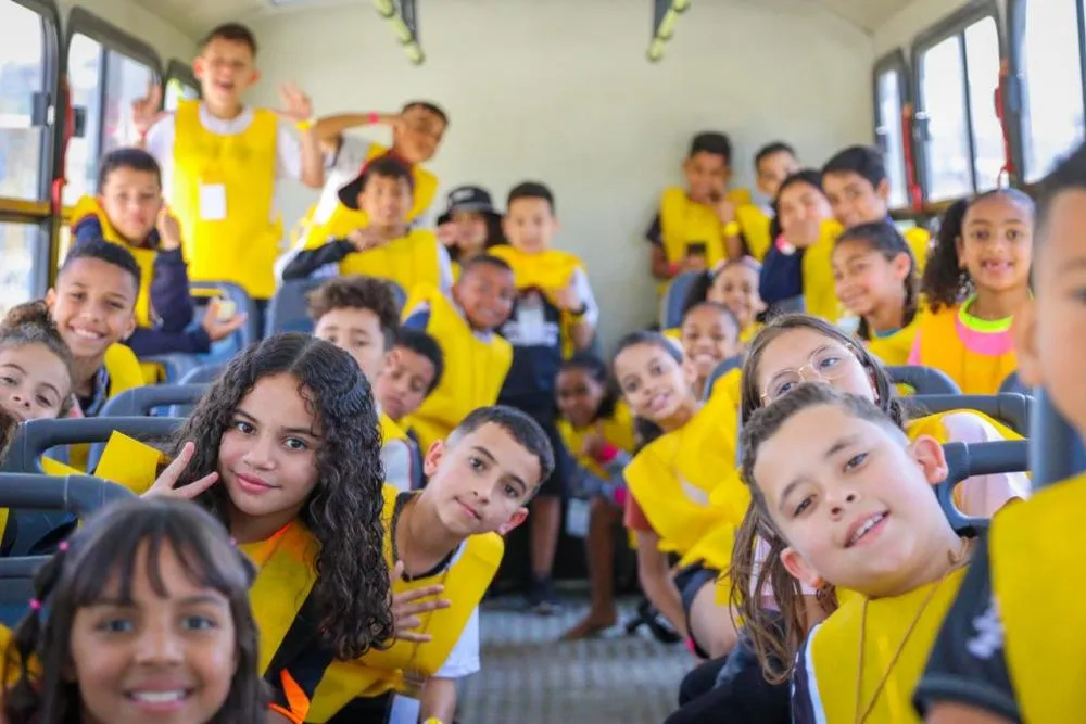 Crianças de Ferraz visitam Arena Corinthians em ação social