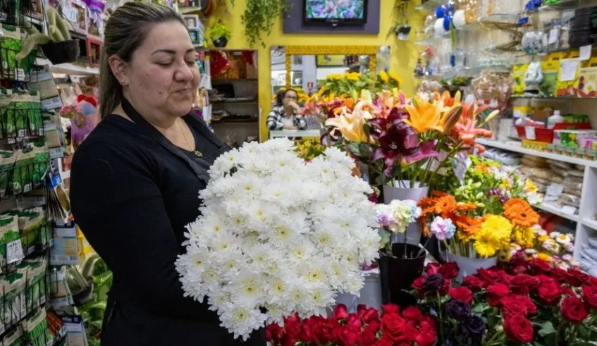 Finados impulsiona venda de flores nas feiras e no Mercado Municipal de Mogi