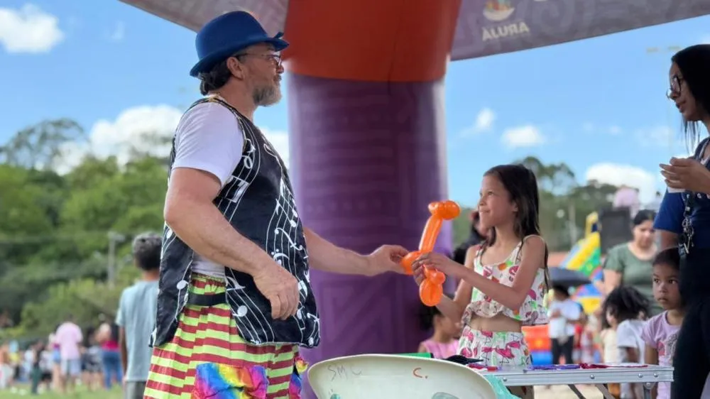 Festa no Complexo Calango encerra mês das crianças com mil participantes em Arujá