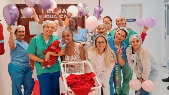 Após 83 dias na UTI, bebê prematuro recebe alta no Hospital e Maternidade de Suzano