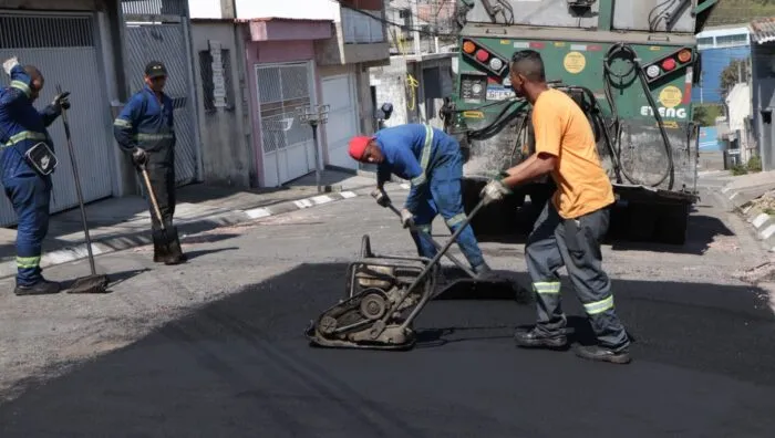 Secretaria de Transporte se aproxima da marca de 20 mil buracos tapados em 2025