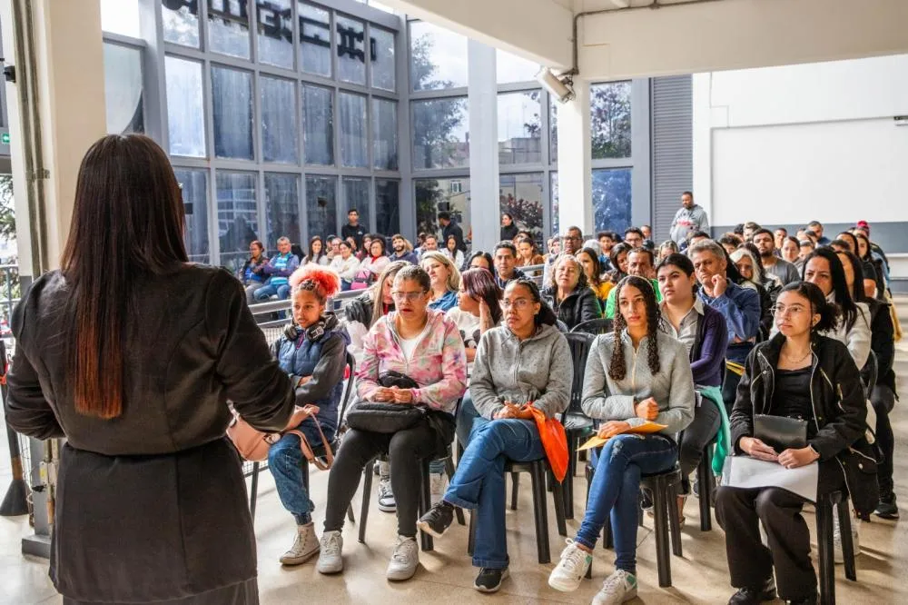 Ferraz cadastra vagas temporárias para o fim de ano