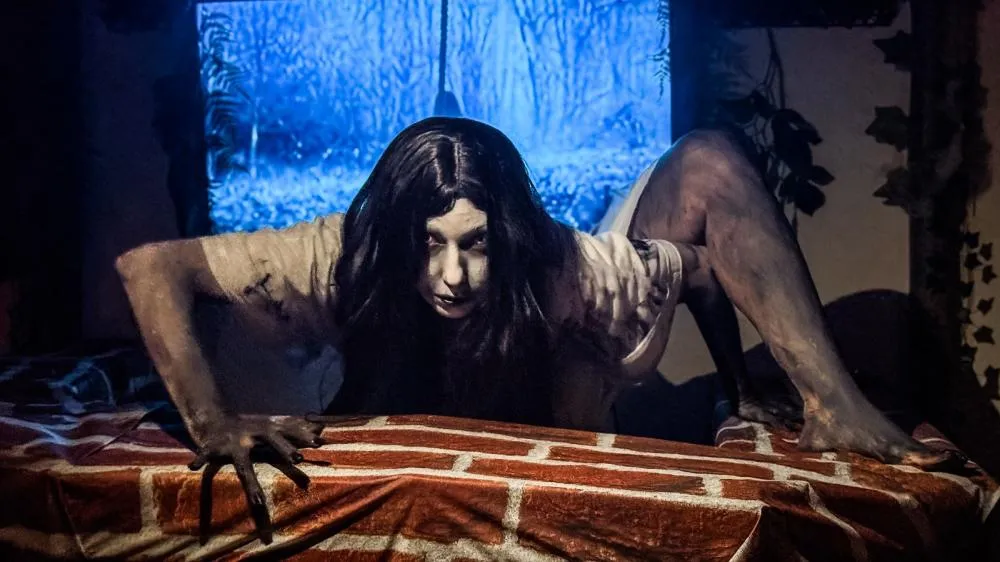 Exposição “CineMedo” segue até 14 de novembro com personagens vivos em Arujá