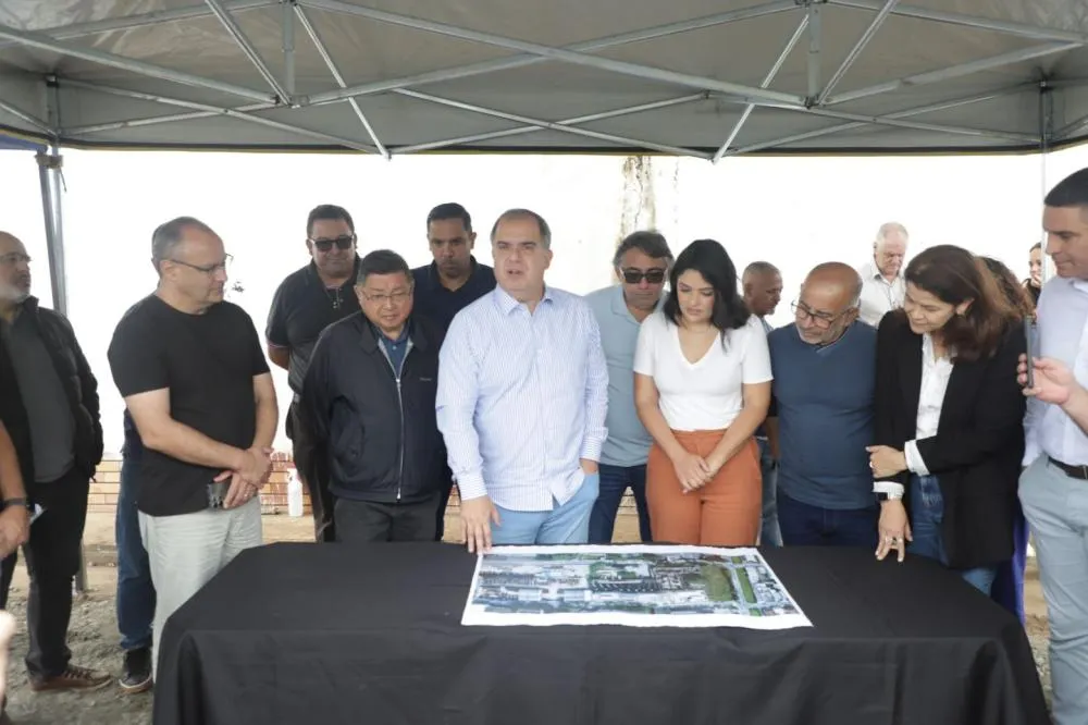 Prefeito em exercício e vereadores vistoriam área da futura UPA de Braz Cubas