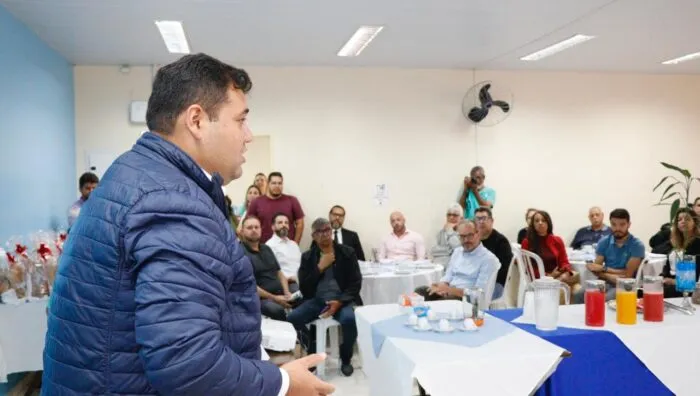 Prefeito prestigia 20 anos do Instituto Emaús