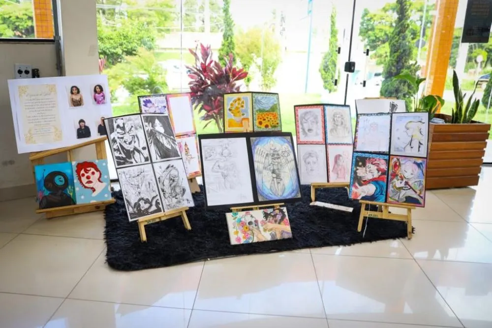 Projeto “Desenhando a Vida” transforma o Paço Municipal em galeria de arte estudantil