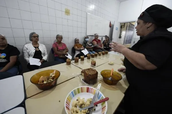 Mães atípicas participam de curso de panetone em Guarulhos